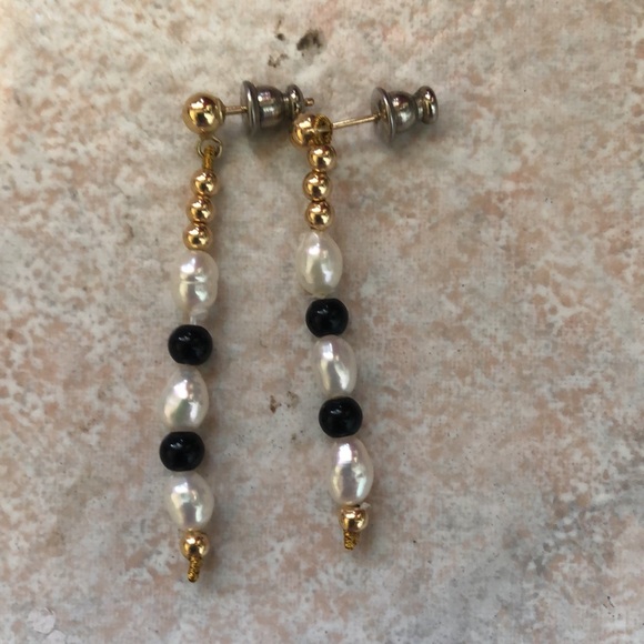 15 in long 4 strand fresh water pearl/black onyx multi strand necklace. - Picture 5 of 5